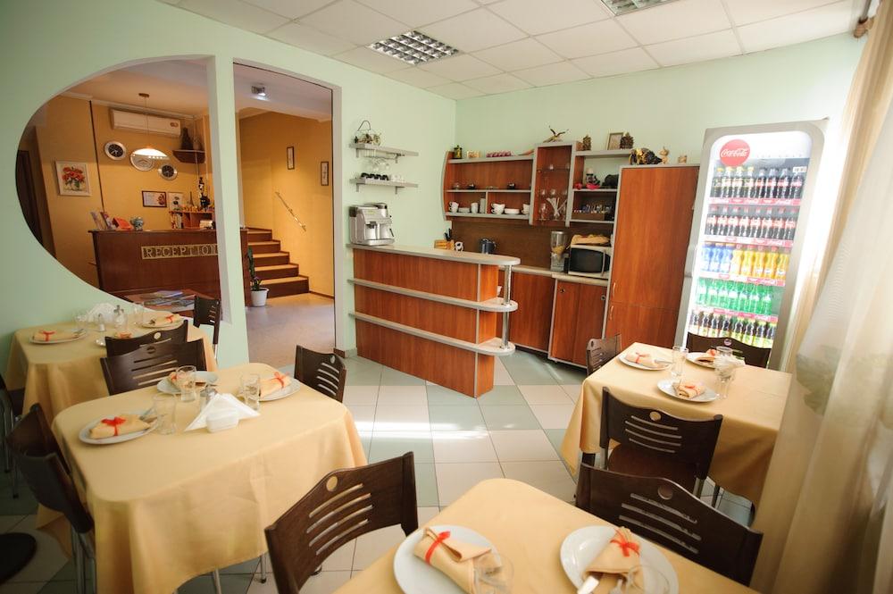 Vila Iris Hotel Кишинев Екстериор снимка