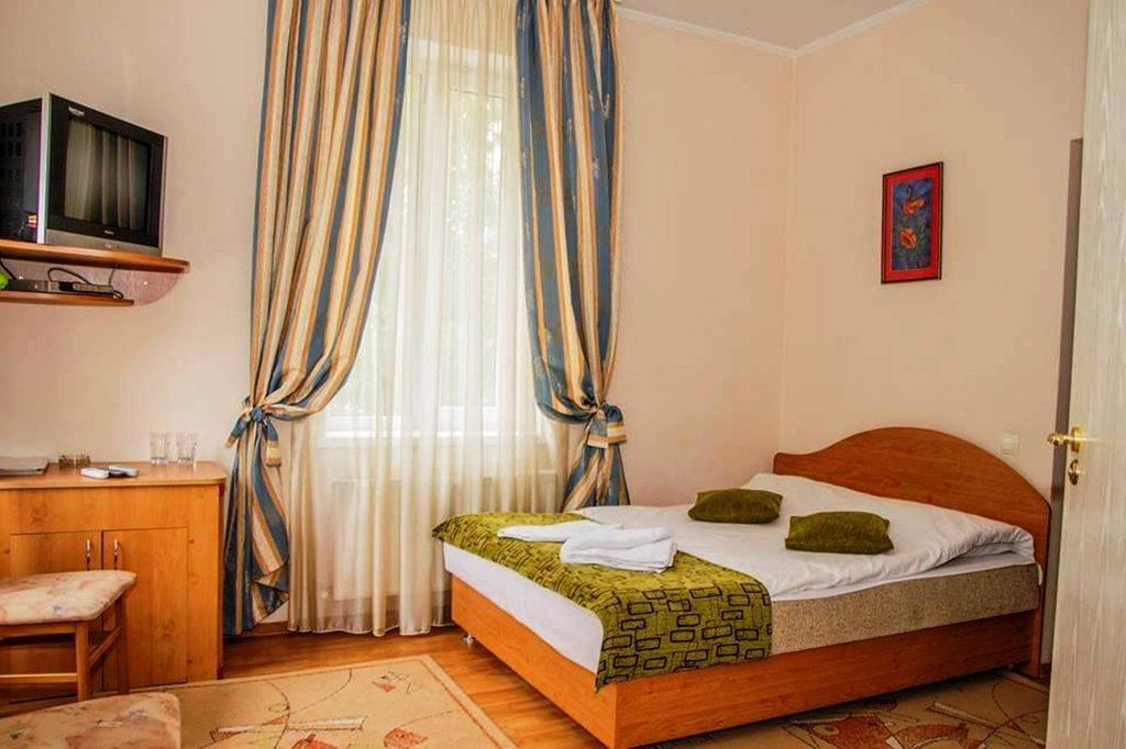 Vila Iris Hotel Кишинев Екстериор снимка